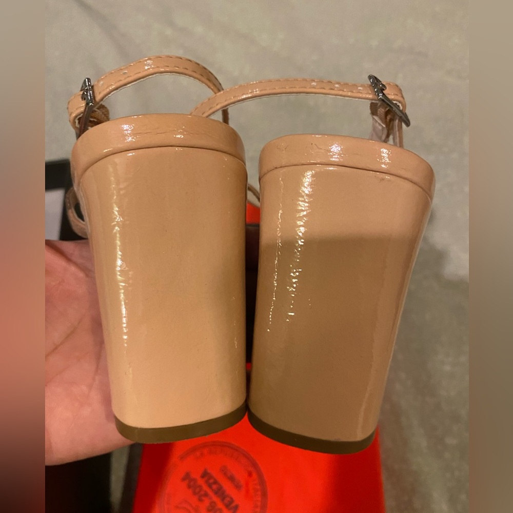 Rialto Nude Patent leather Sandals Size 7.5M - Picture 2 of 4